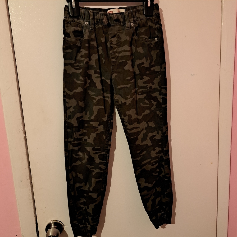 Levi's size 12 Camo joggers